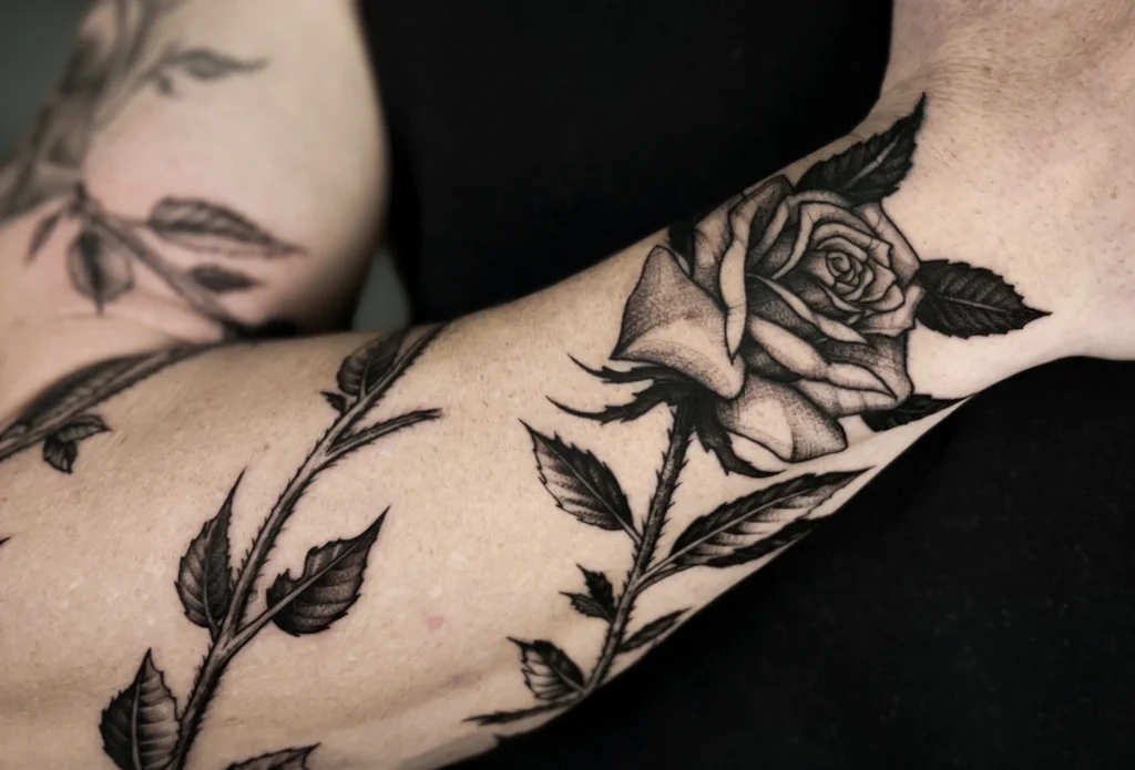 tatuaż roślinny na ręce